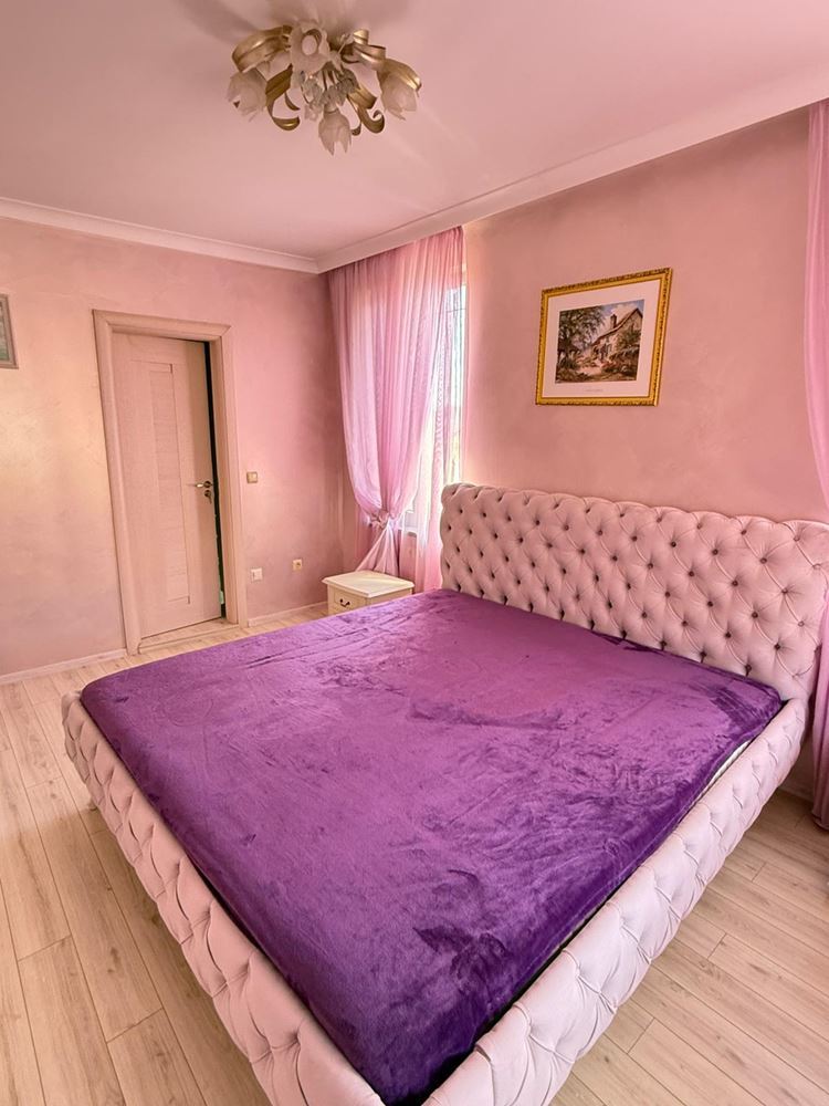 Luksusowy apartament typu mezonet z przestronną werandą i widokiem na basen w Świętym Własie