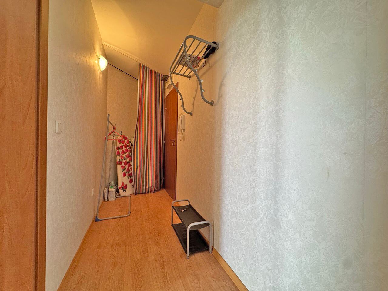 Apartament z jedną sypialnią z widokiem na morze w Rawdzie – komfort i spokój w zadbanym kompleksie