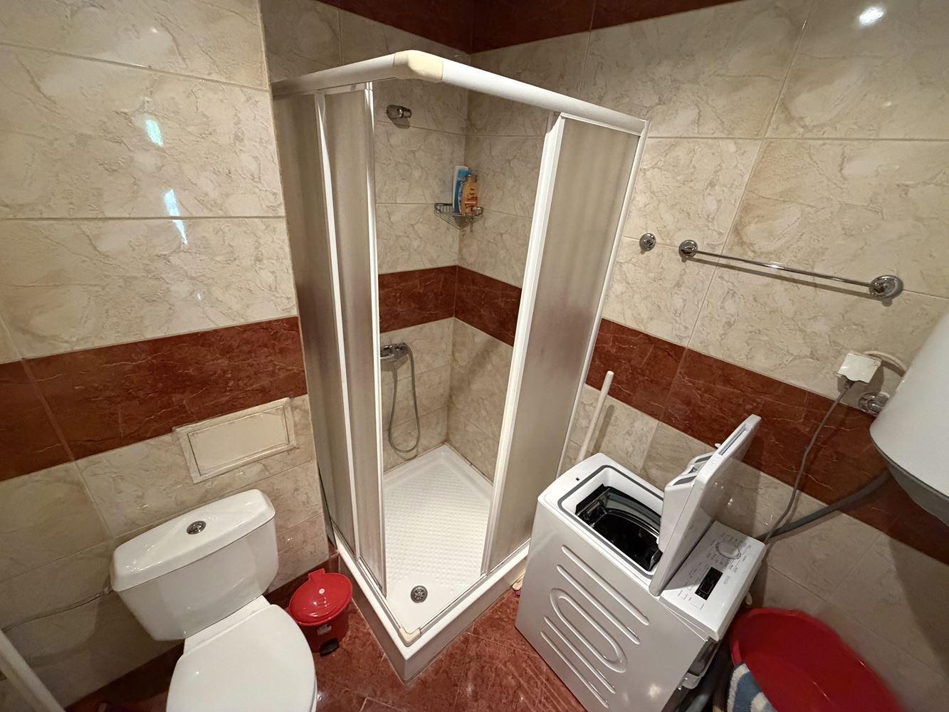 Apartament z jedną sypialnią, przestronnym tarasem i widokiem na morze w Sveti Vlas – 300 metrów od plaży