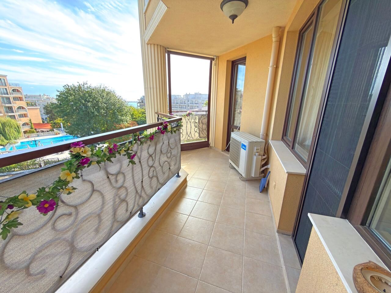 Apartament z dwiema sypialniami i widokiem na morze, 200 metrów od plaży w Pomorie