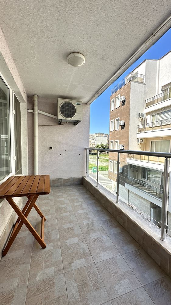 Mieszkanie z jedną sypialnią 100 m od plaży w Pomorie – komfort, wygoda i widok na morze