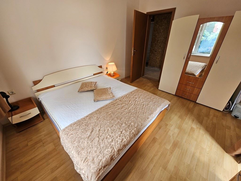 Apartament z jedną sypialnią na pierwszej linii morza w strzeżonym kompleksie w Elenite