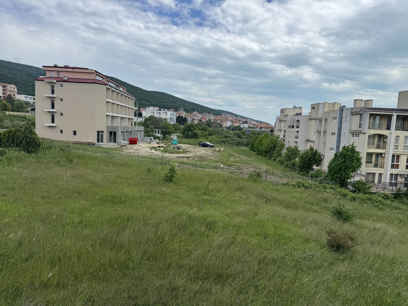 Kompaktowe studio z panoramicznym widokiem na góry w Sweti Włas – komfort, natura i doskonała infrastruktura