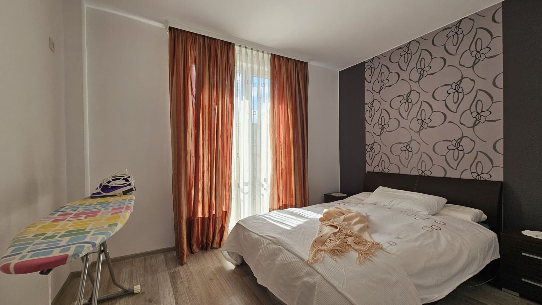 Doskonały apartament z jedną sypialnią z niską opłatą za utrzymanie w Słonecznym Brzegu – gotowy do zamieszkania