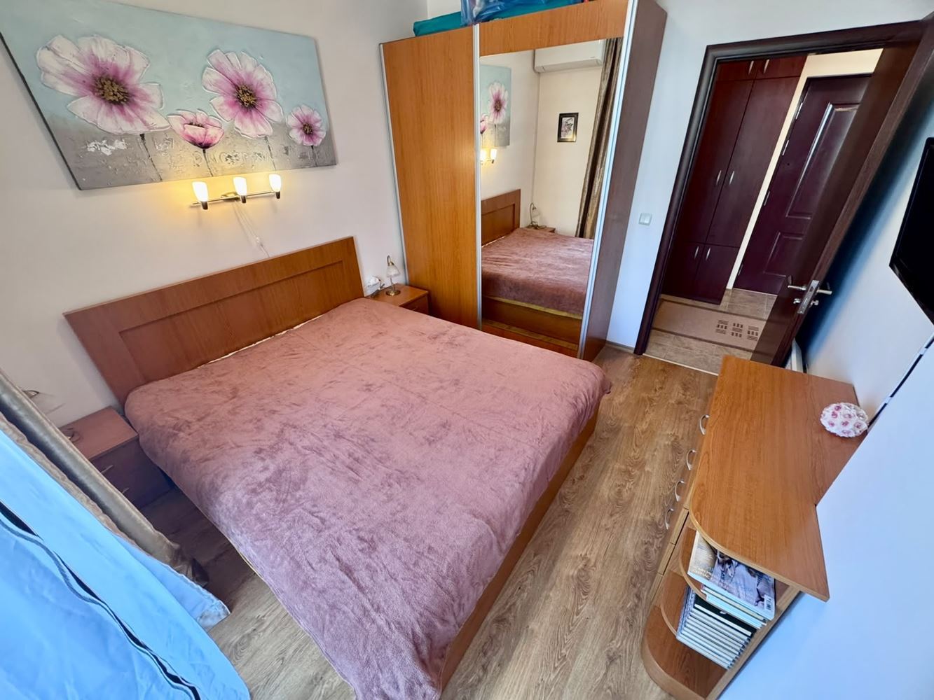 Komfortowy apartament z jedną sypialnią, przestronnym tarasem i widokiem na basen w luksusowym kompleksie w Nesebyrze