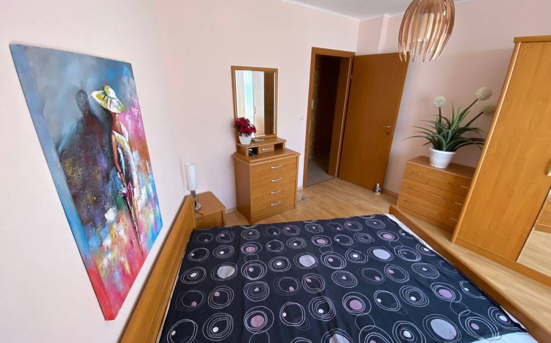Apartament z dwiema sypialniami z widokiem na morze na pierwszej linii w Elenite – komfort, natura i spokój