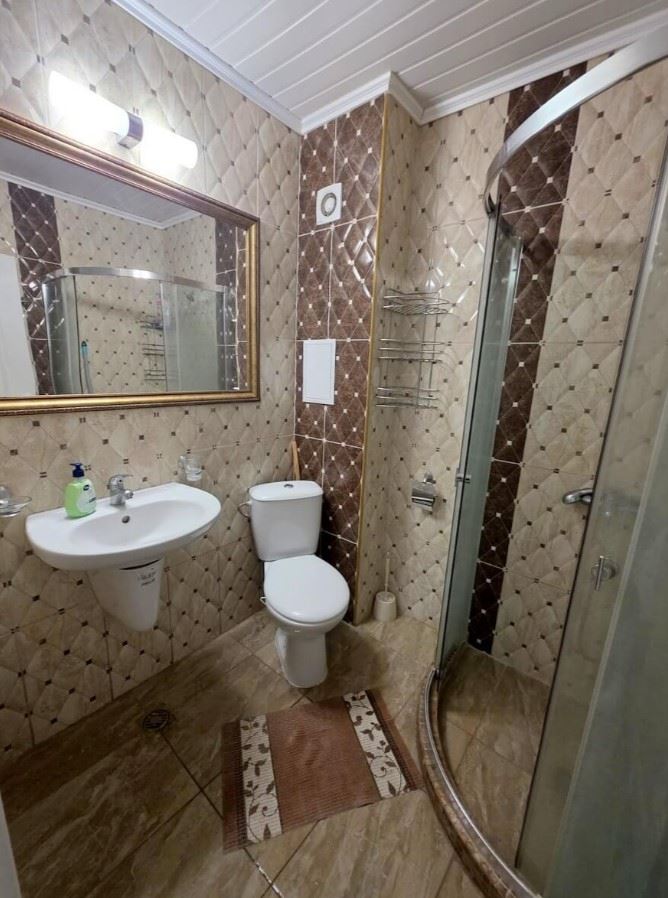 Przestronny apartament z jedną sypialnią w spokojnym kompleksie nad morzem w Rawdzie