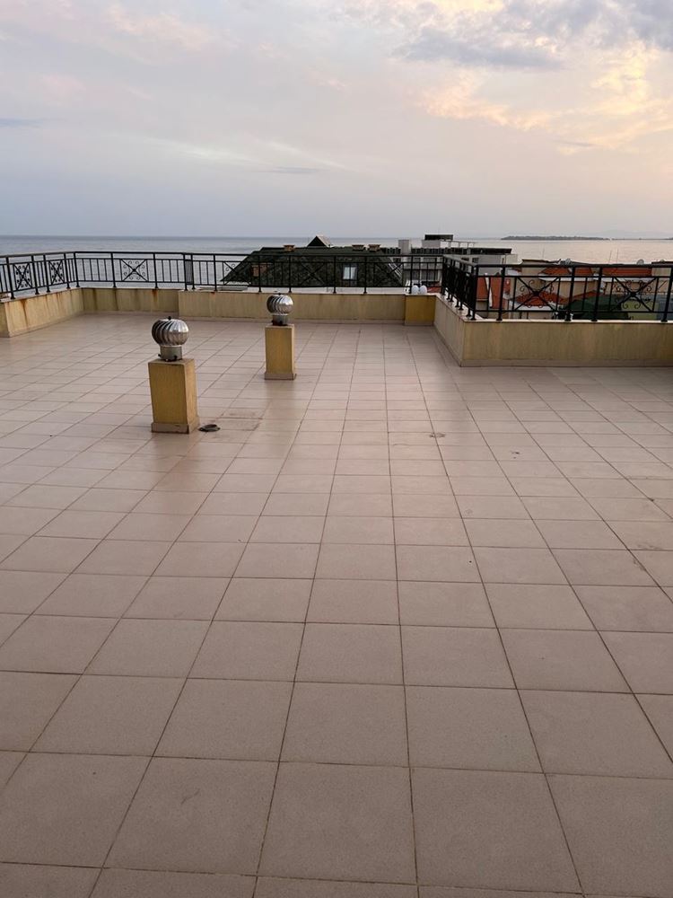 Przestronny apartament z dwiema sypialniami i panoramicznym widokiem na morze w Sveti Vlas