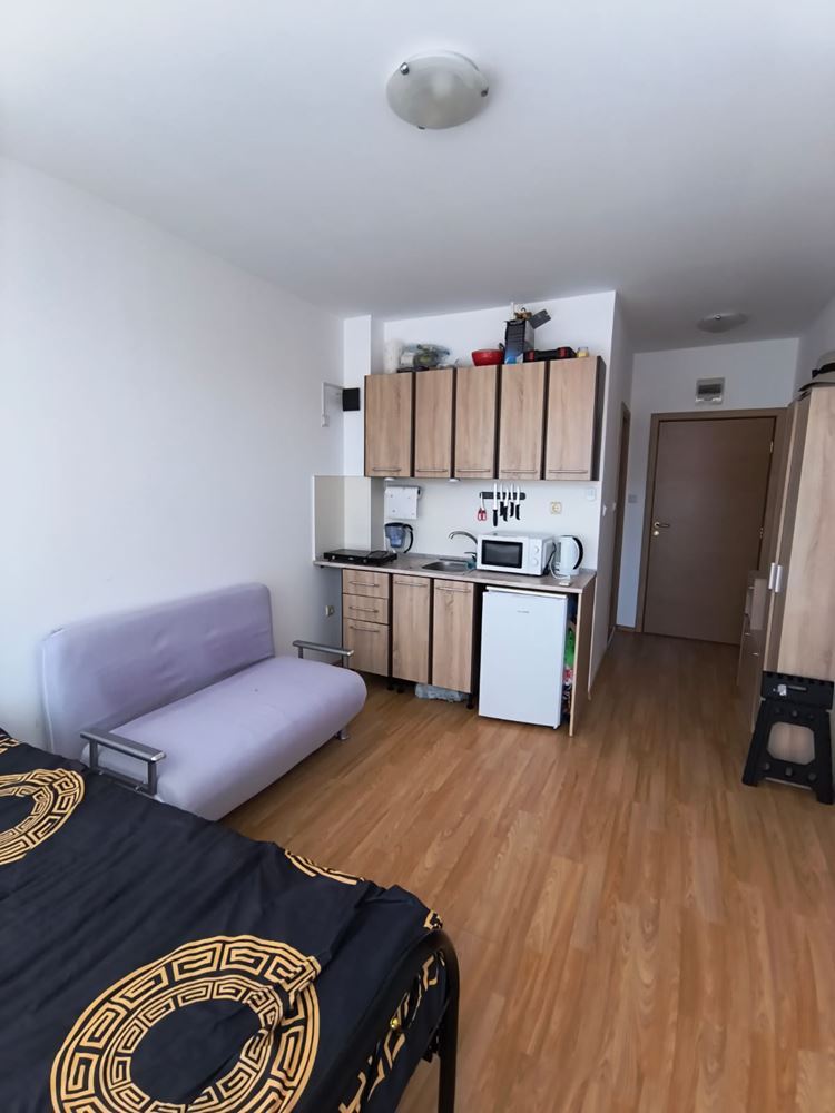 Ekskluzywnie umeblowana kawalerka w zamkniętym kompleksie z bogatą infrastrukturą i spokojną atmosferą