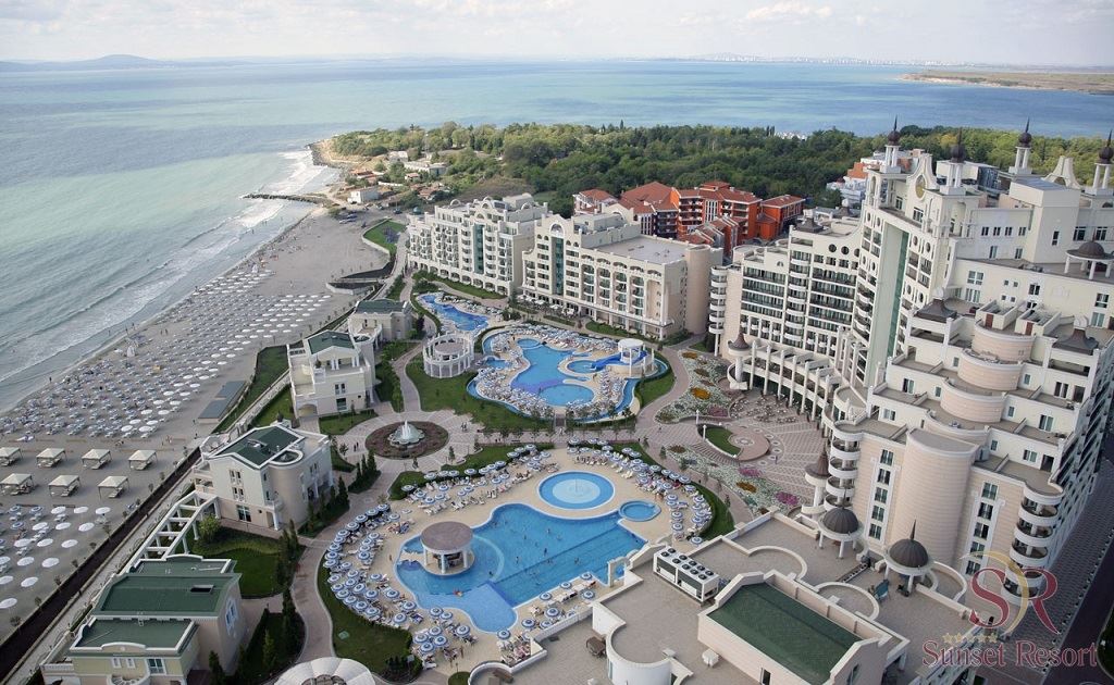 Przestronne mieszkanie z jedną sypialnią w pierwszej linii brzegowej w Pomorie z widokiem na morze