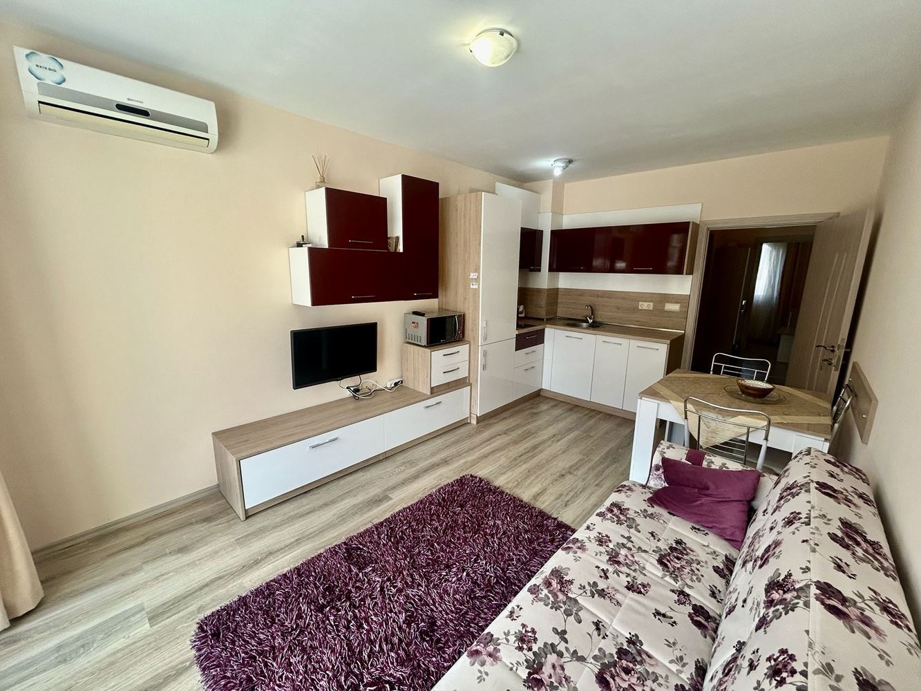Komfortowy apartament z jedną sypialnią z bezpośrednim wyjściem do basenu w Nesebyrze – wyjątkowo wygodna oferta