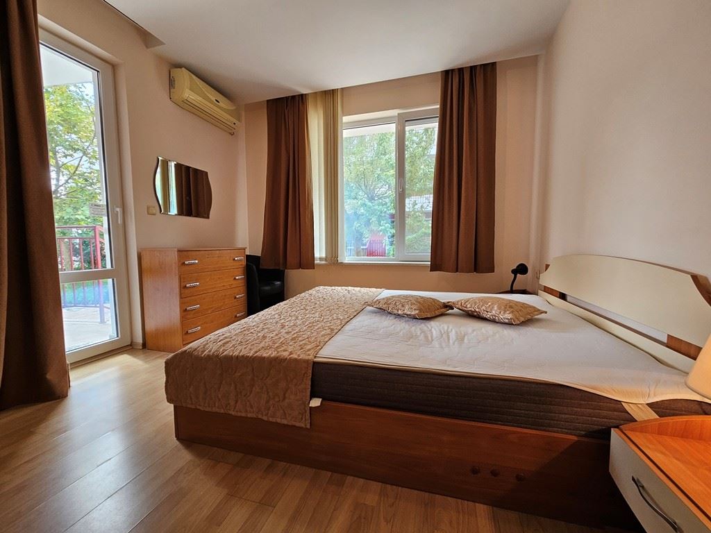 Apartament z jedną sypialnią na pierwszej linii morza w strzeżonym kompleksie w Elenite