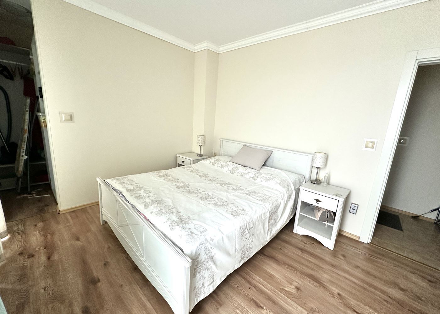 Przestronny apartament z dwiema sypialniami i widokiem na morze w Rawdzie