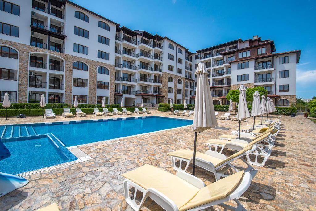 Umeblowane studio – praktyczna nieruchomość nad morzem w Nesebyrze, gotowa do zamieszkania