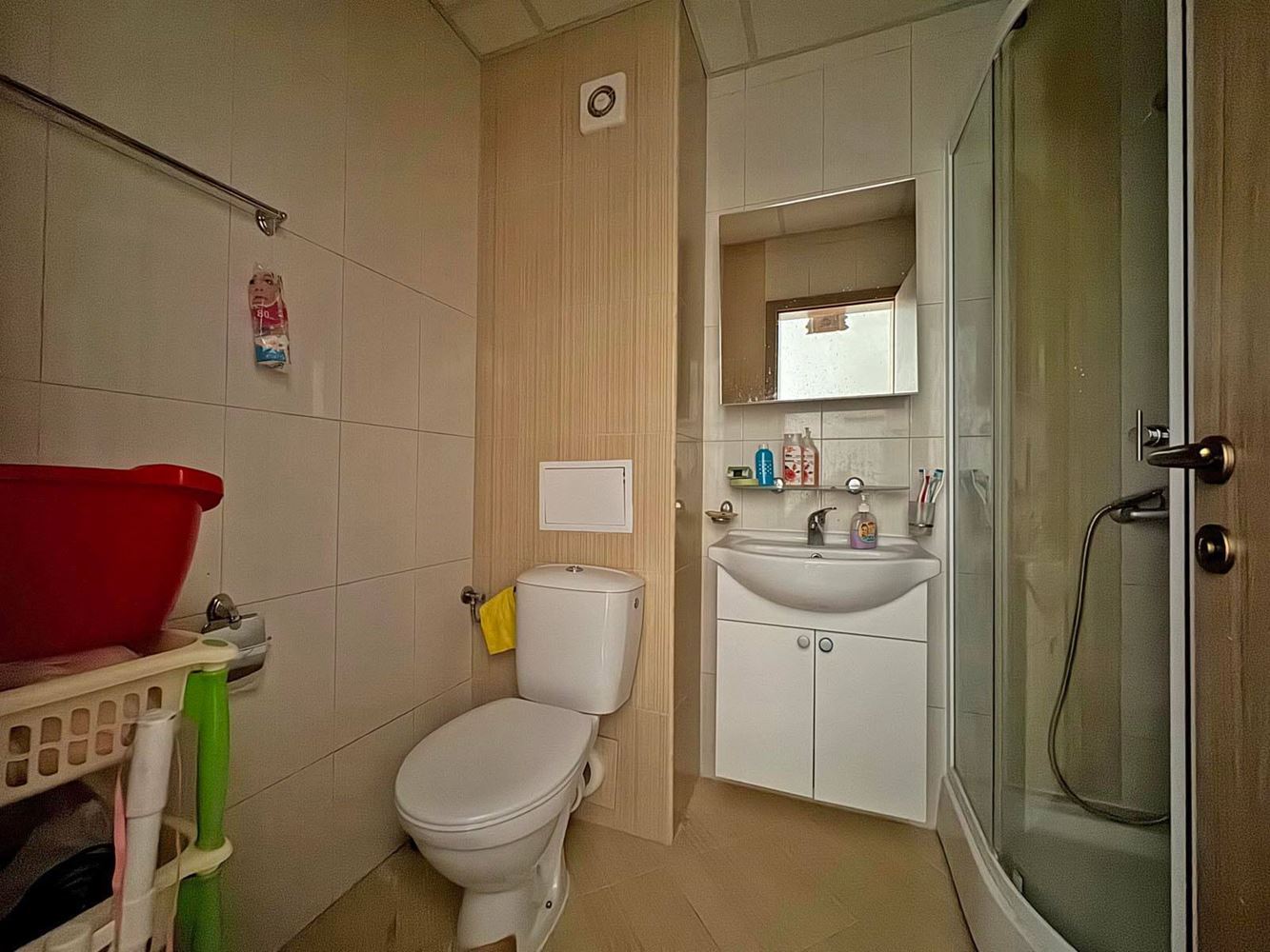 Przestronny apartament z dwiema sypialniami z panoramicznym widokiem na morze i góry – gotowy do zamieszkania