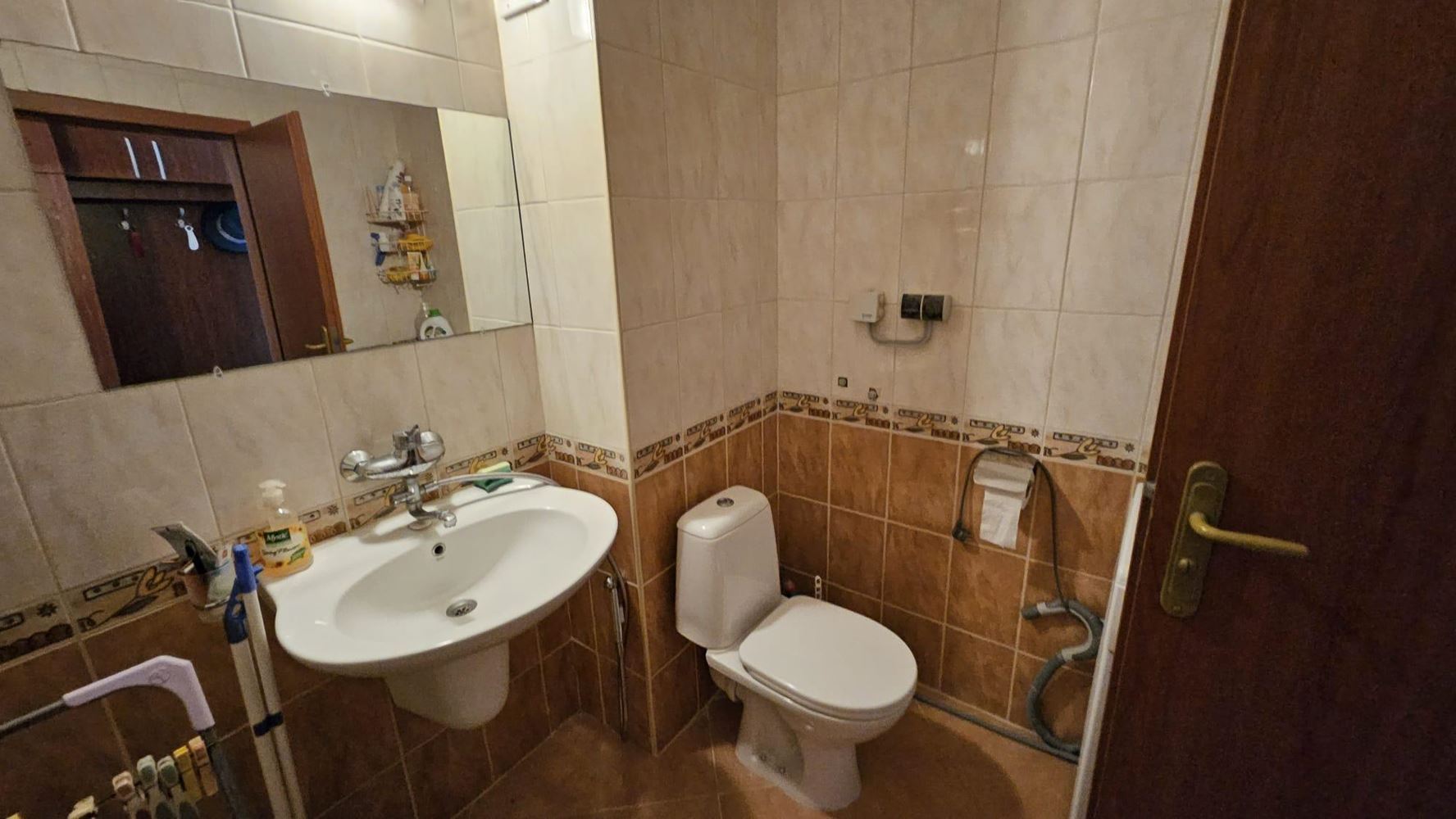 Studio z frontalnym widokiem na morze w pierwszej linii brzegowej w Pomorie – idealna nieruchomość nad morzem