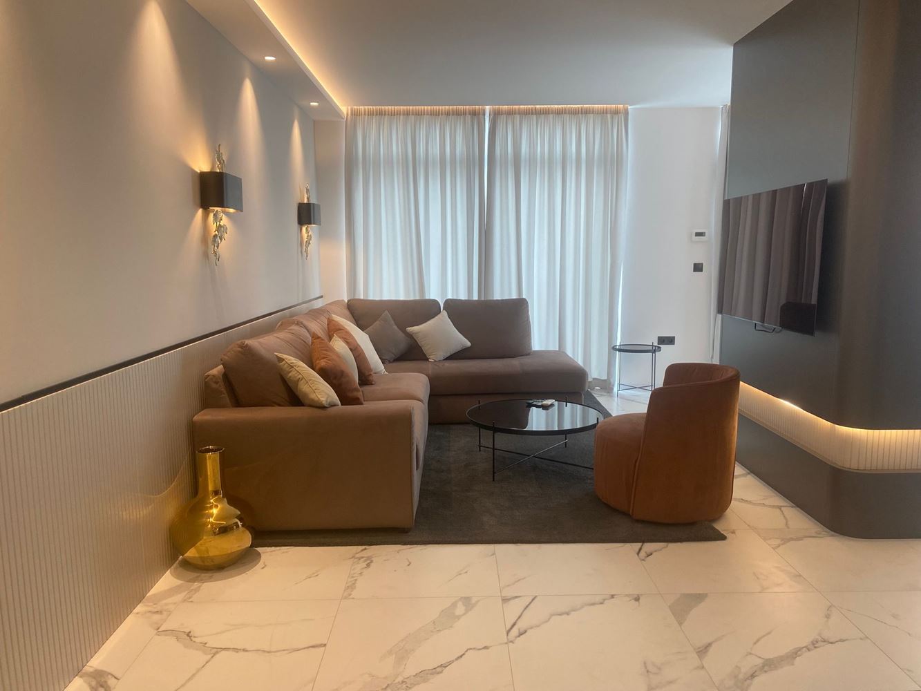 Elegancki i przestronny apartament trzypokojowy na pierwszej linii brzegowej w Nesebyrze – panoramiczny widok na morze i komfort premium