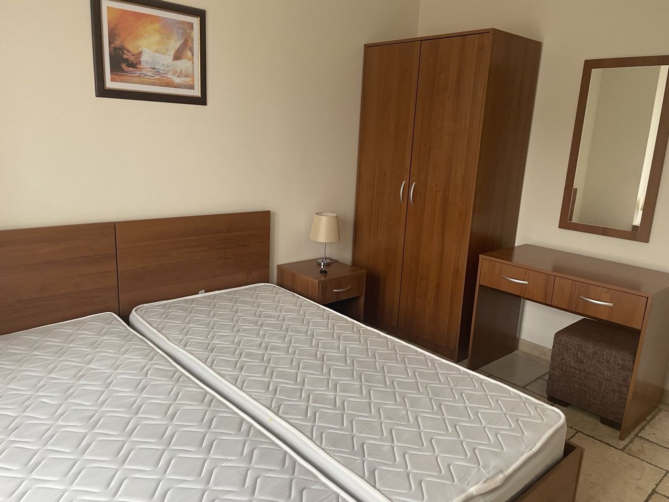 Przestronny umeblowany apartament z dwiema sypialniami i widokiem na morze w pobliżu Bałcziku – komfort wśród natury i Golfowej Riwiery