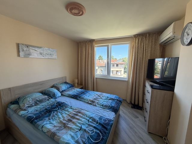 Przestronny apartament z jedną sypialnią i widokiem na morze w samym sercu Sarafowa z możliwością przebudowy na apartament z dwiema sypialniami