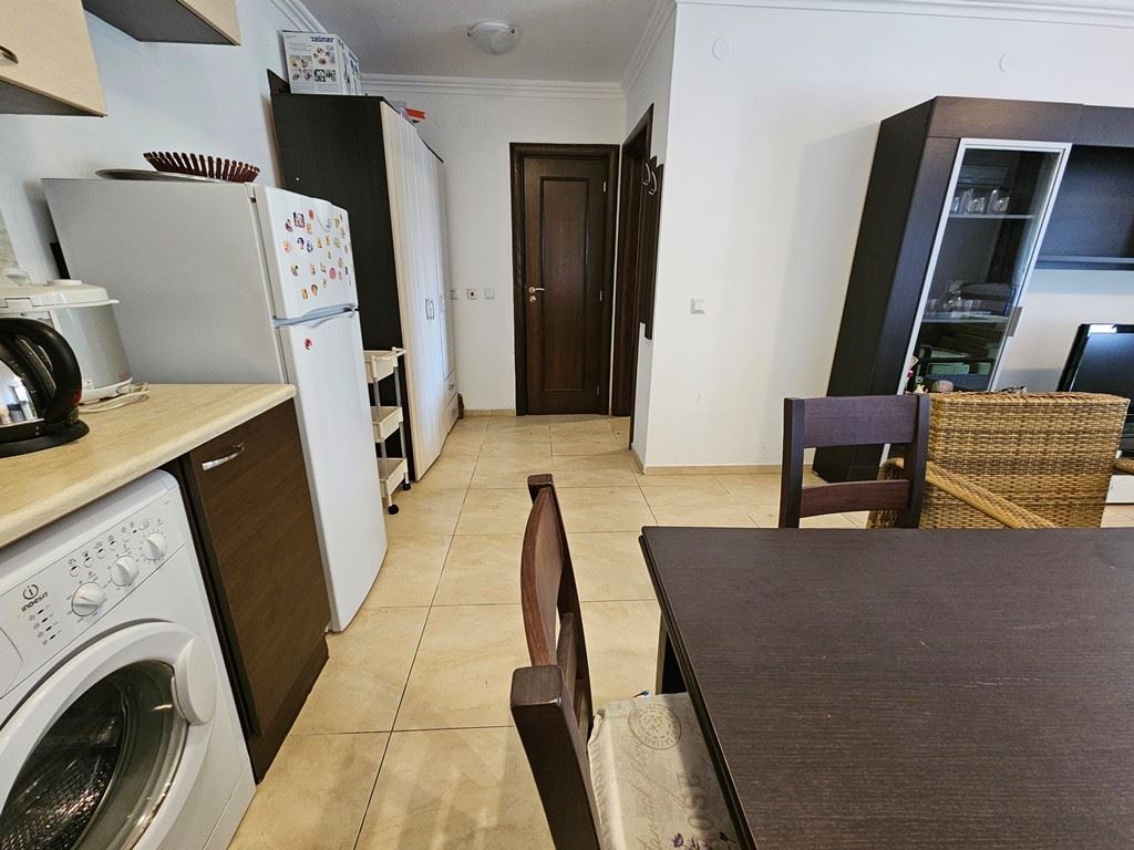 Luksus na pierwszej linii – stylowe mieszkanie z werandą, prywatnym ogrodem i widokiem na morze w Świętym Własie