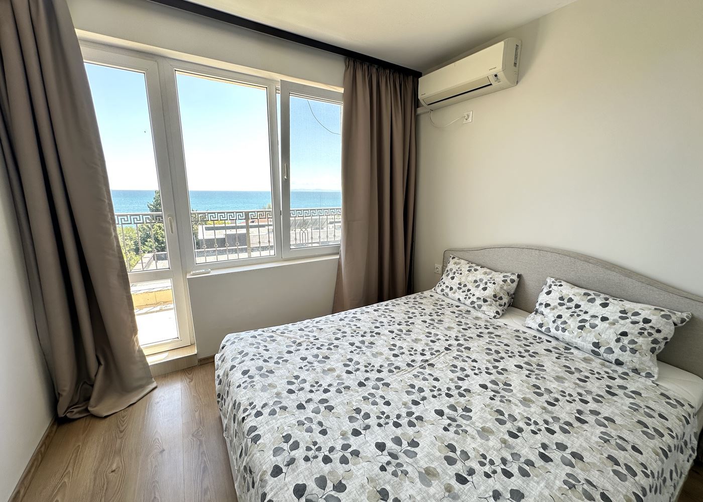 Apartament z jedną sypialnią w pierwszej linii z panoramicznym widokiem na morze w Nessebarze