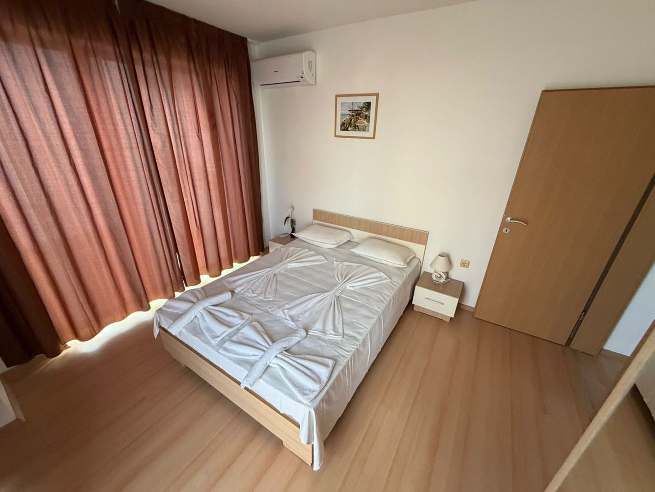 Przestronny apartament z dwiema sypialniami z widokiem na morze i góry w pięknym zamkniętym kompleksie nad morzem