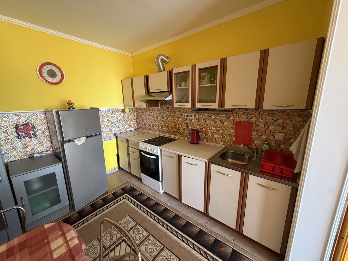 Apartament z jedną sypialnią, przestronnym tarasem i widokiem na morze w Sveti Vlas – 300 metrów od plaży