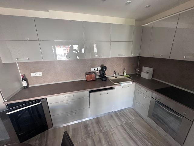 Penthouse z panoramicznym widokiem na morze i prywatnym dostępem do plaży w Sveti Vlas