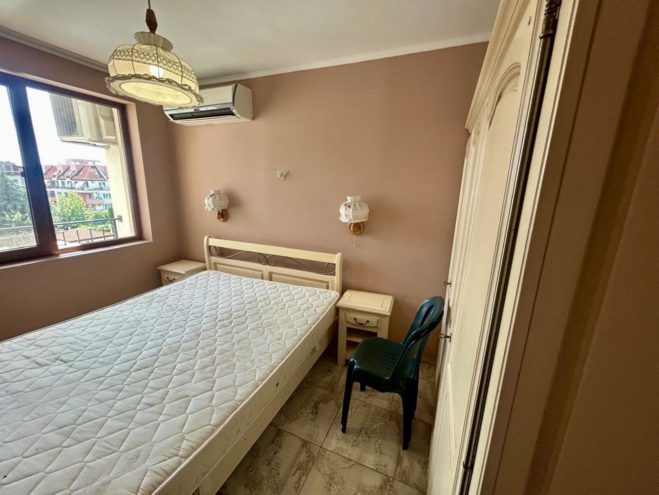 Przestronny apartament z dwiema sypialniami w Nesebyrze – dwa tarasy i możliwość wydzielenia trzeciej sypialni