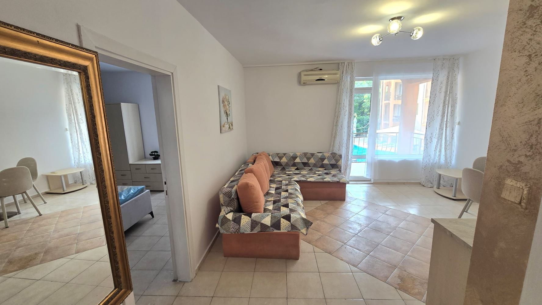 Apartament z dwiema sypialniami, ekspozycją południową i widokiem na basen w Słonecznym Brzegu