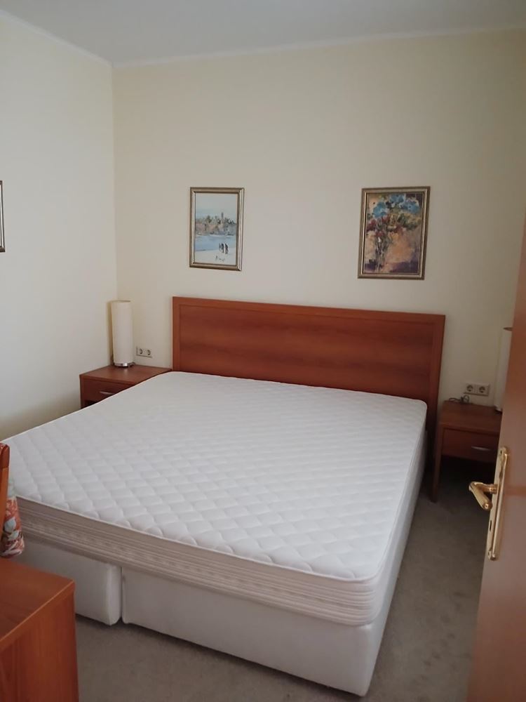 Atrakcyjny apartament z jedną sypialnią przy samej plaży w Pomorie – komfort, baseny i strefa SPA