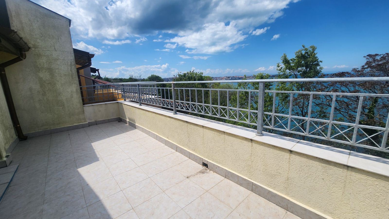 Mieszkanie dwupoziomowe w pierwszej linii brzegowej w Sozopolu z panoramicznymi widokami i butikową lokalizacją