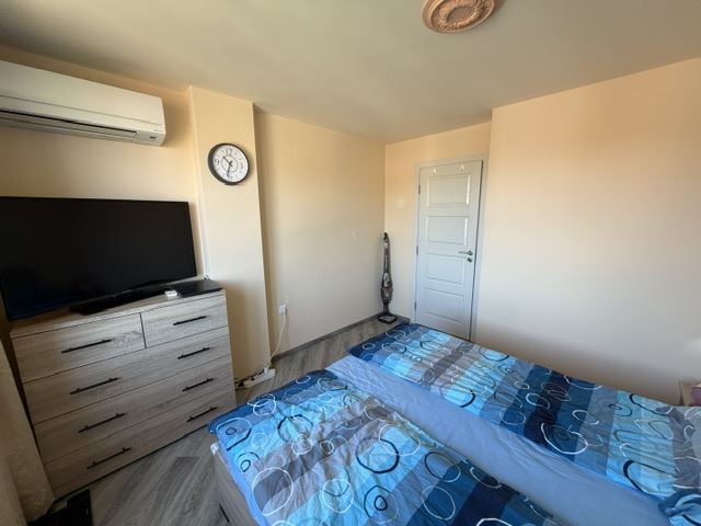 Przestronny apartament z jedną sypialnią i widokiem na morze w samym sercu Sarafowa z możliwością przebudowy na apartament z dwiema sypialniami