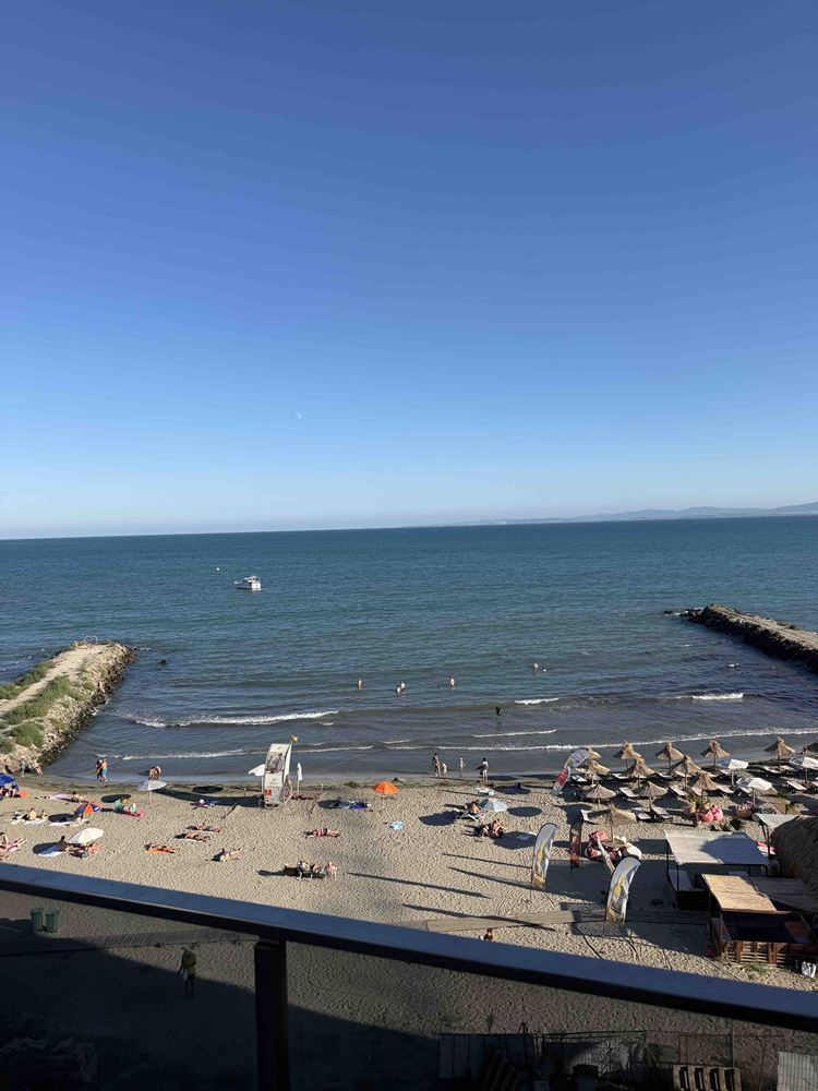 Mieszkanie trzypokojowe z panoramicznym widokiem na morze w Pomorie – pierwsza linia brzegowa, Plaża Południowa i brak opłaty za utrzymanie!
