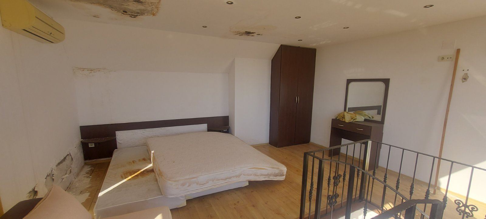 Dwupoziomowy apartament z wyjątkowym panoramicznym widokiem na morze w Świętym Własie – bez opłaty za utrzymanie