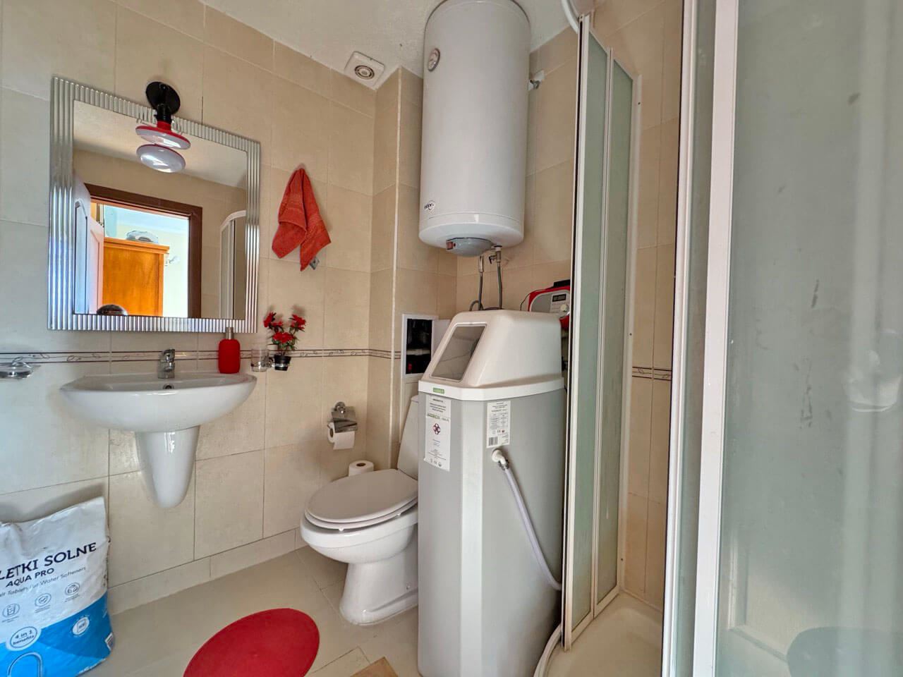 Przestronny apartament z dwiema sypialniami z panoramicznym widokiem na morze i góry – komfort, styl i spokój wśród natury