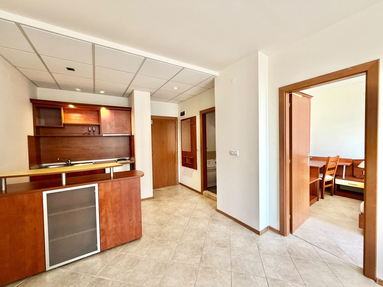 Przestronny apartament z jedną sypialnią i widokiem na morze na drugiej linii zabudowy w Słonecznym Brzegu