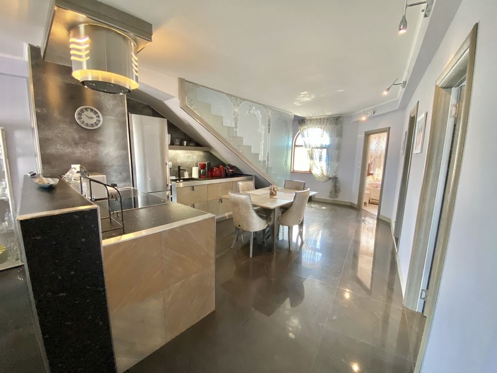 Unikalny apartament dwupoziomowy w kompleksie klasy premium w mieście Nesebyr