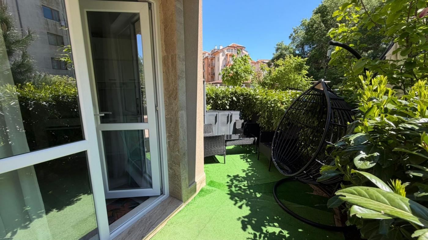 Luksusowe studio z dużą werandą w prestiżowym kompleksie w Słonecznym Brzegu – komfort, zieleń i relaks SPA