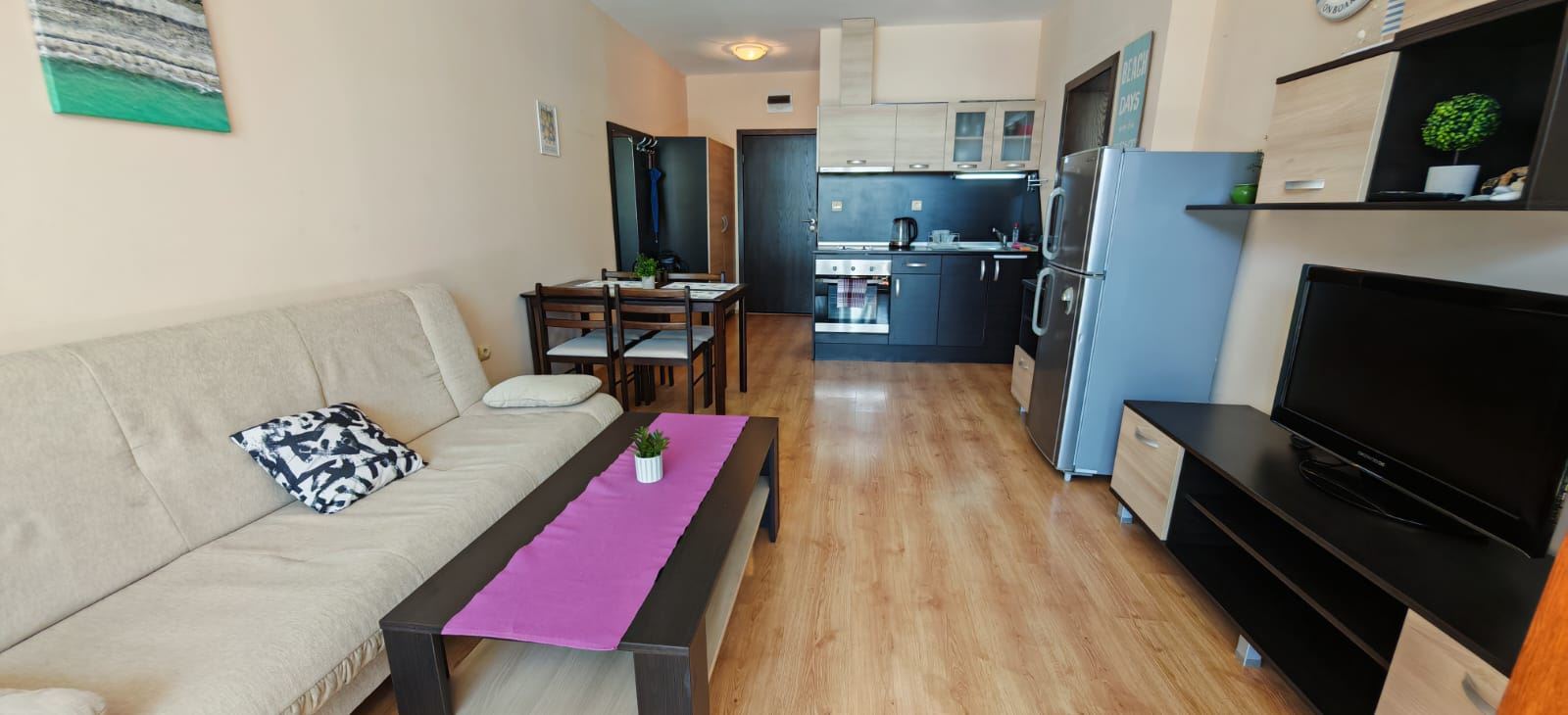 Doskonała okazja w Świętym Własie – umeblowany przestronny apartament z jedną sypialnią blisko plaży