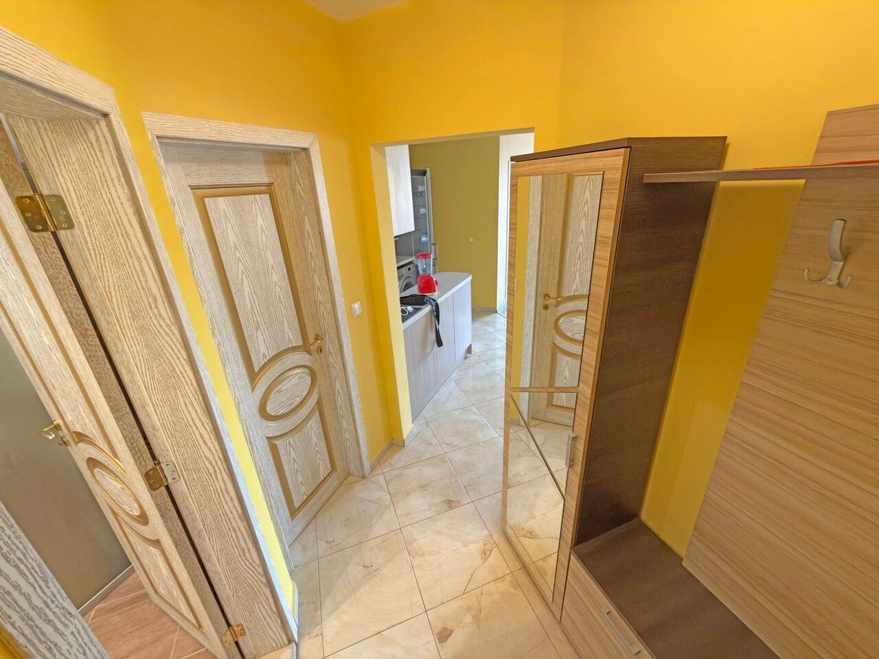Apartament z dwiema sypialniami i widokiem na morze, 200 metrów od plaży w Pomorie