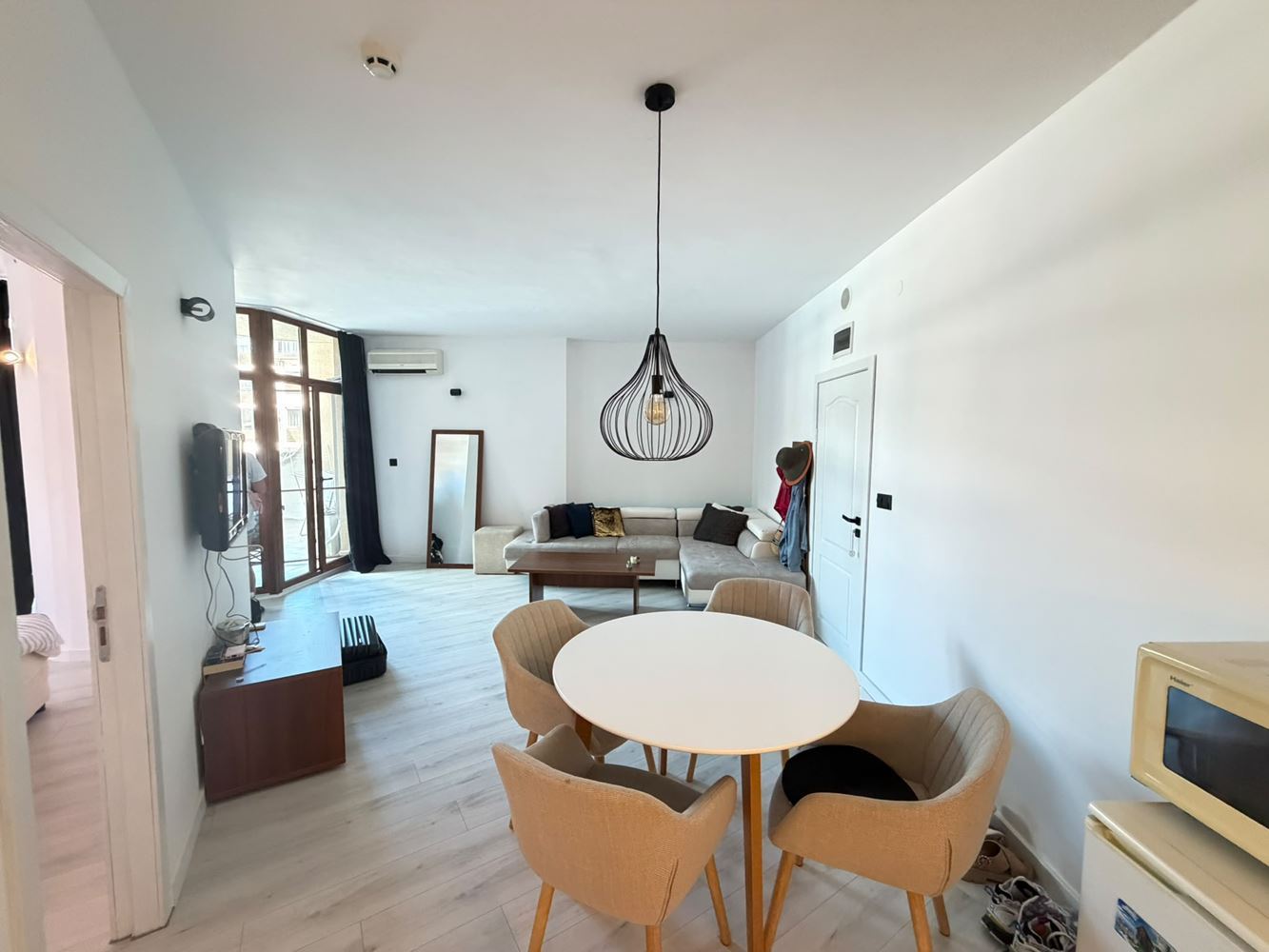 Przestronny apartament z jedną sypialnią i dużym tarasem w południowej części Słonecznego Brzegu – doskonała inwestycja nad morzem