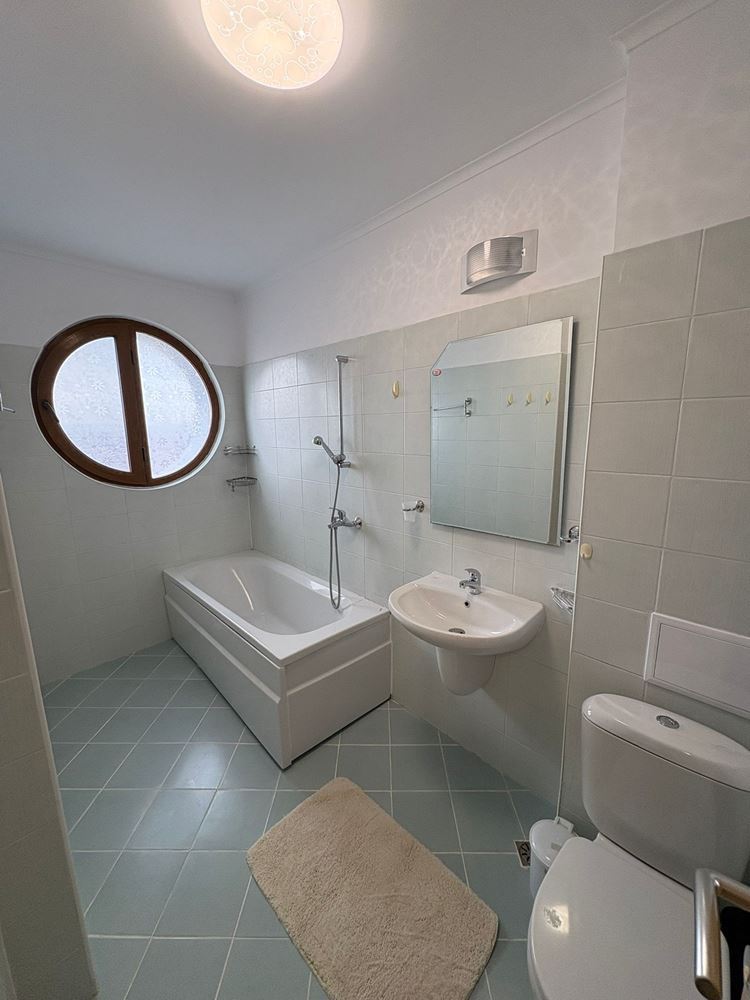  Panoramiczne mieszkanie dwupokojowe na pierwszej linii morza w Pomorie z bezpośrednim widokiem na morze