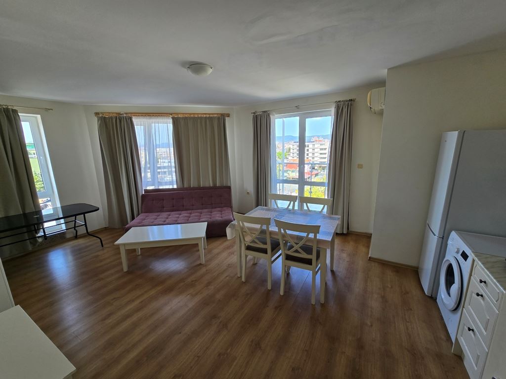Przestronny apartament trzypokojowy z doskonałą lokalizacją i blisko morza
