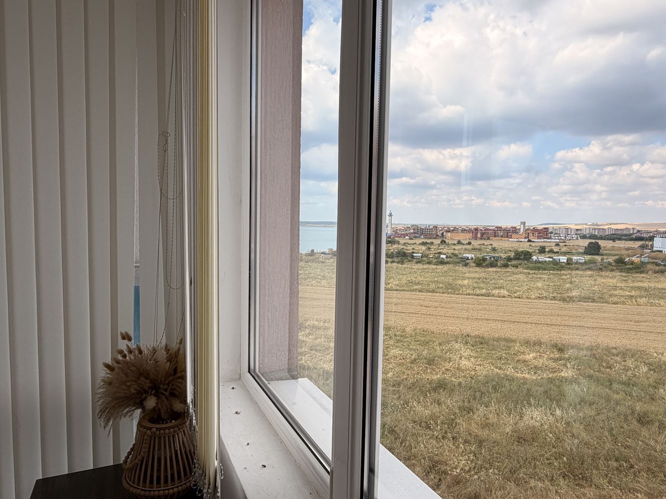 Pierwsza linia brzegowa z piękną panoramą morza – przestronne mieszkanie z jedną sypialnią i dwoma tarasami