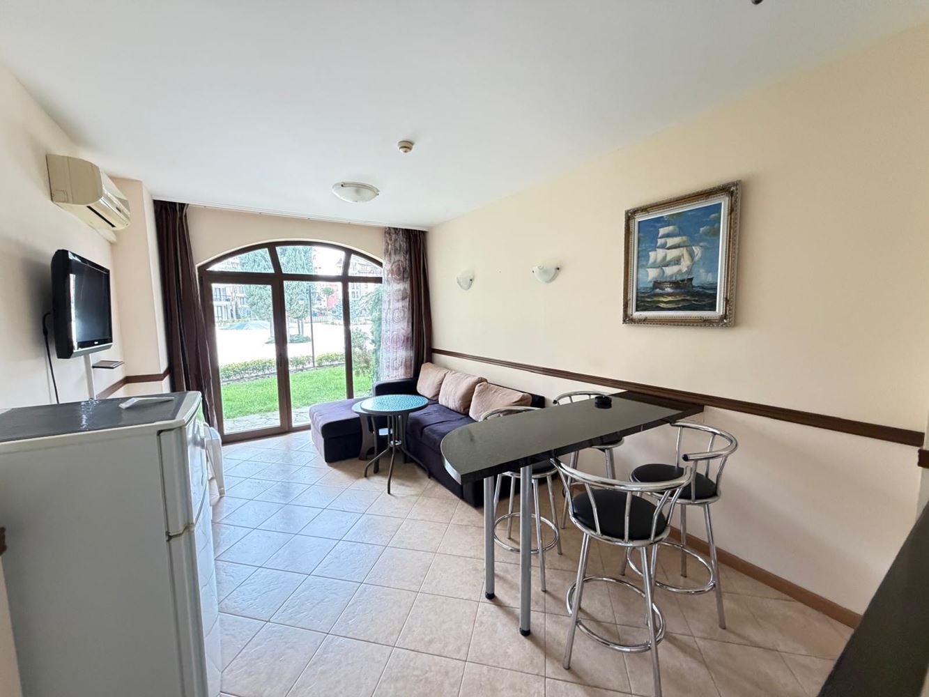 Przestronne mieszkanie z dwiema sypialniami z bezpośrednim dostępem do prywatnego ogrodu w Słonecznym Brzegu – komfort, luksus i przytulność