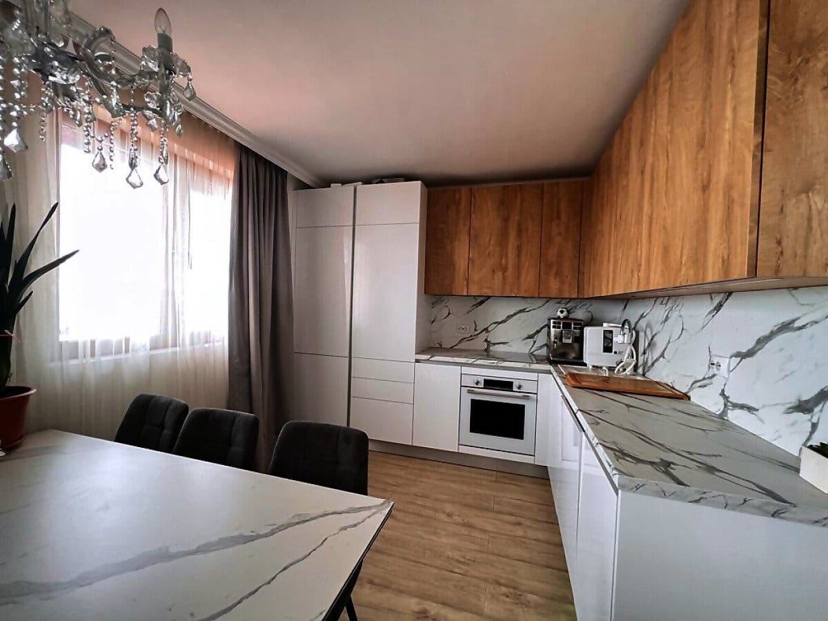 Komfortowy dwupoziomowy apartament z dwiema sypialniami i panoramą morza w Sveti Vlas – nieruchomość w prestiżowej lokalizacji z imponującym widokiem