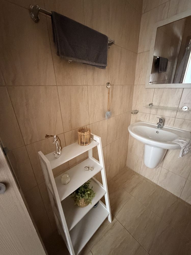 Mieszkanie z dwiema sypialniami i panoramicznym tarasem na obrzeżach Sunny Beach – komfort, spokój i styl