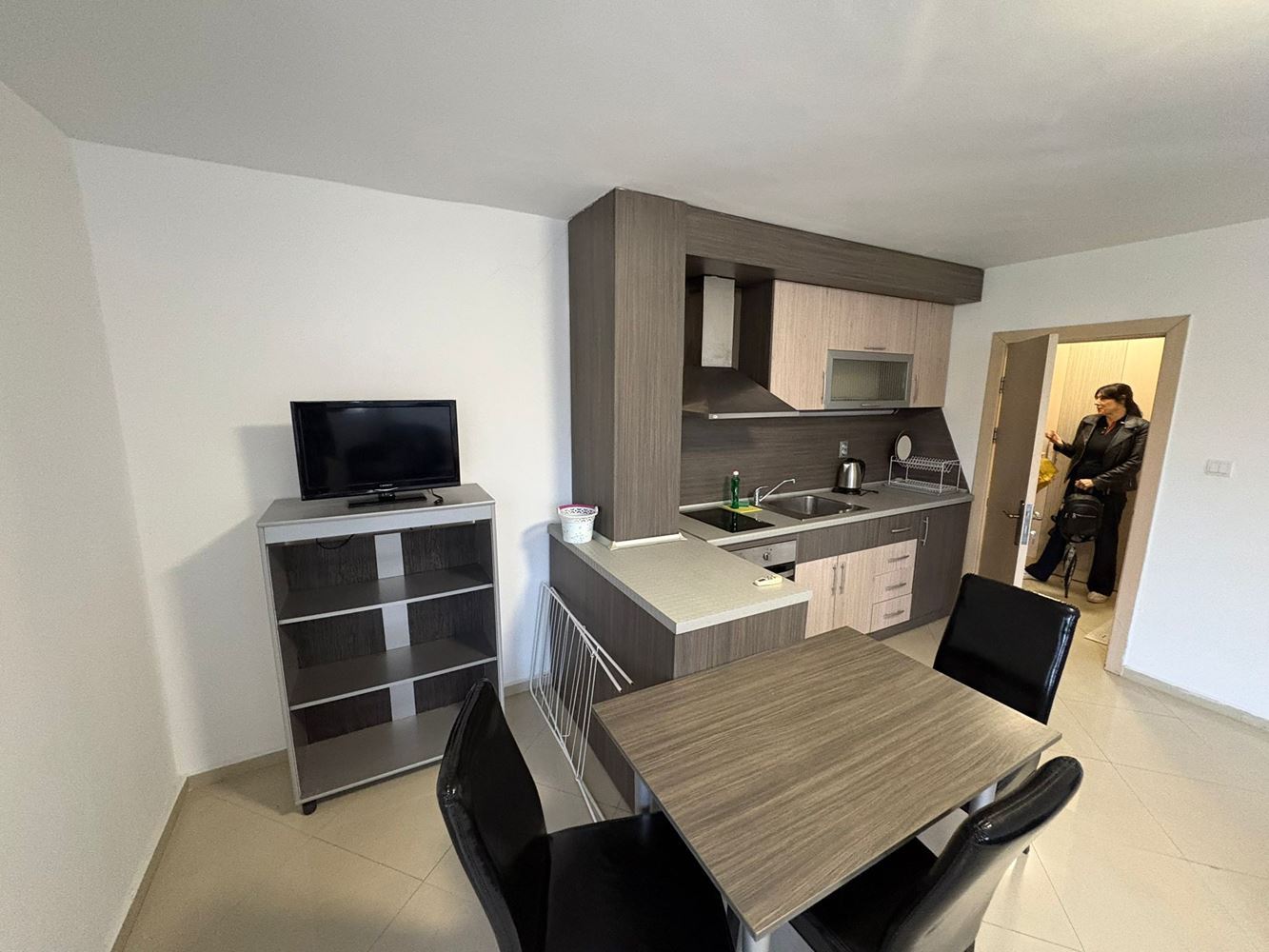  Przestronna, w pełni umeblowana kawalerka w Pomorie – ekspozycja wschodnia i doskonała lokalizacja 400 m od morza