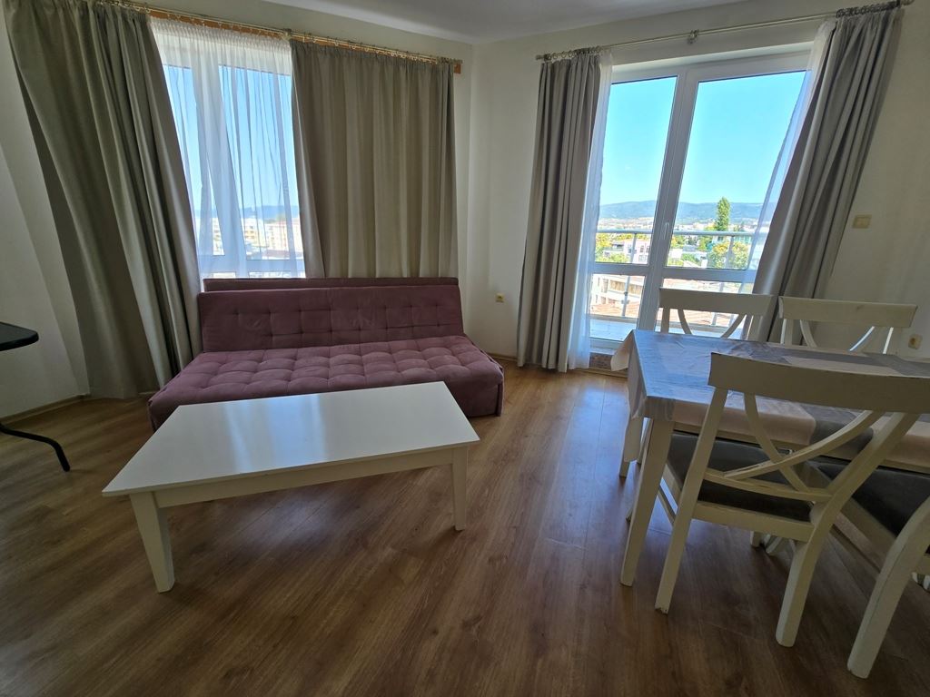 Przestronny apartament trzypokojowy z doskonałą lokalizacją i blisko morza